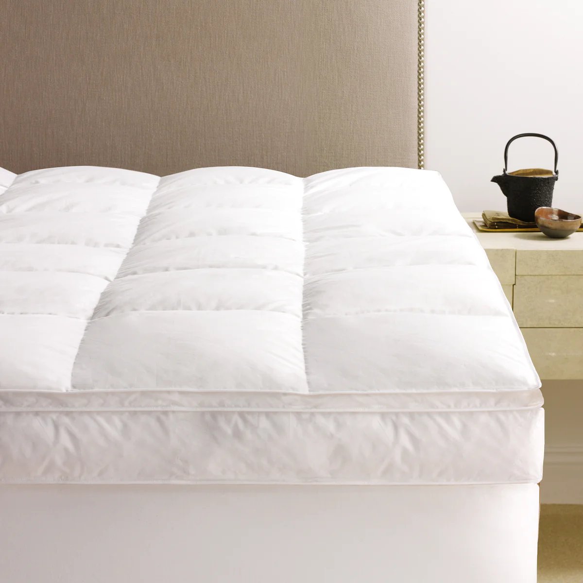 An image of Scandia Home White Pillowtop Featherbed Protector