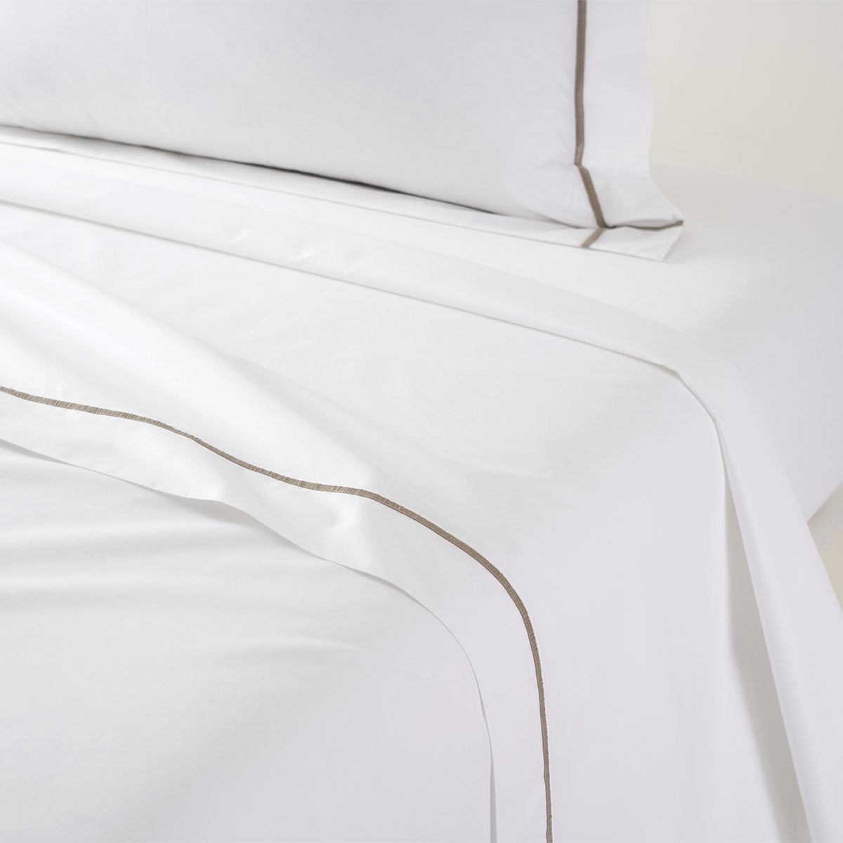 An image of Yves Delorme Athena Flat Sheet