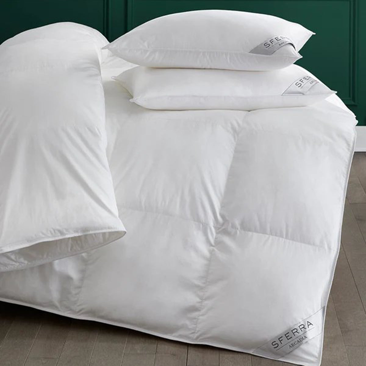 An image of Sferra Arcadia Duvet Blanket