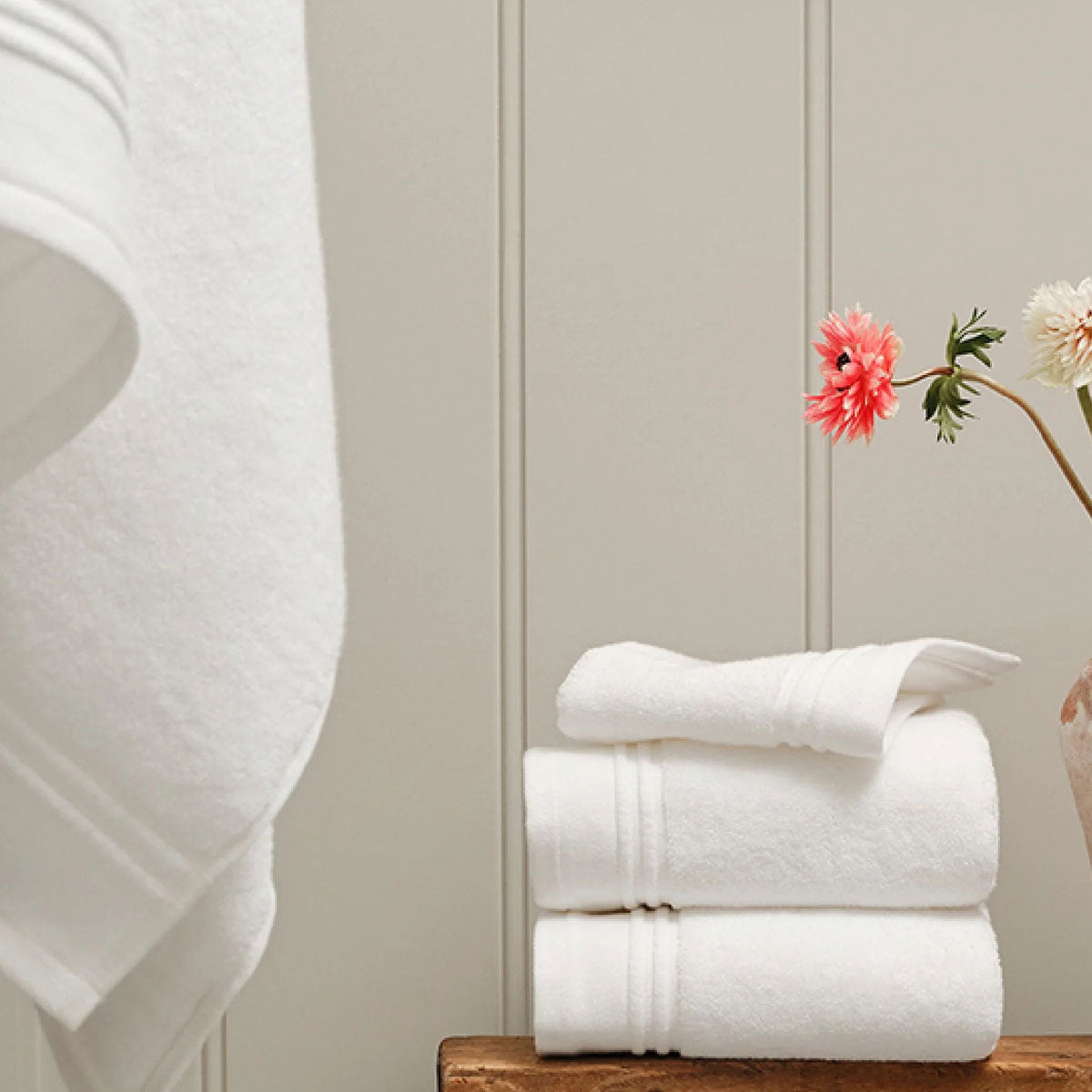 An image of Sferra Aura Nuova Bath Towel