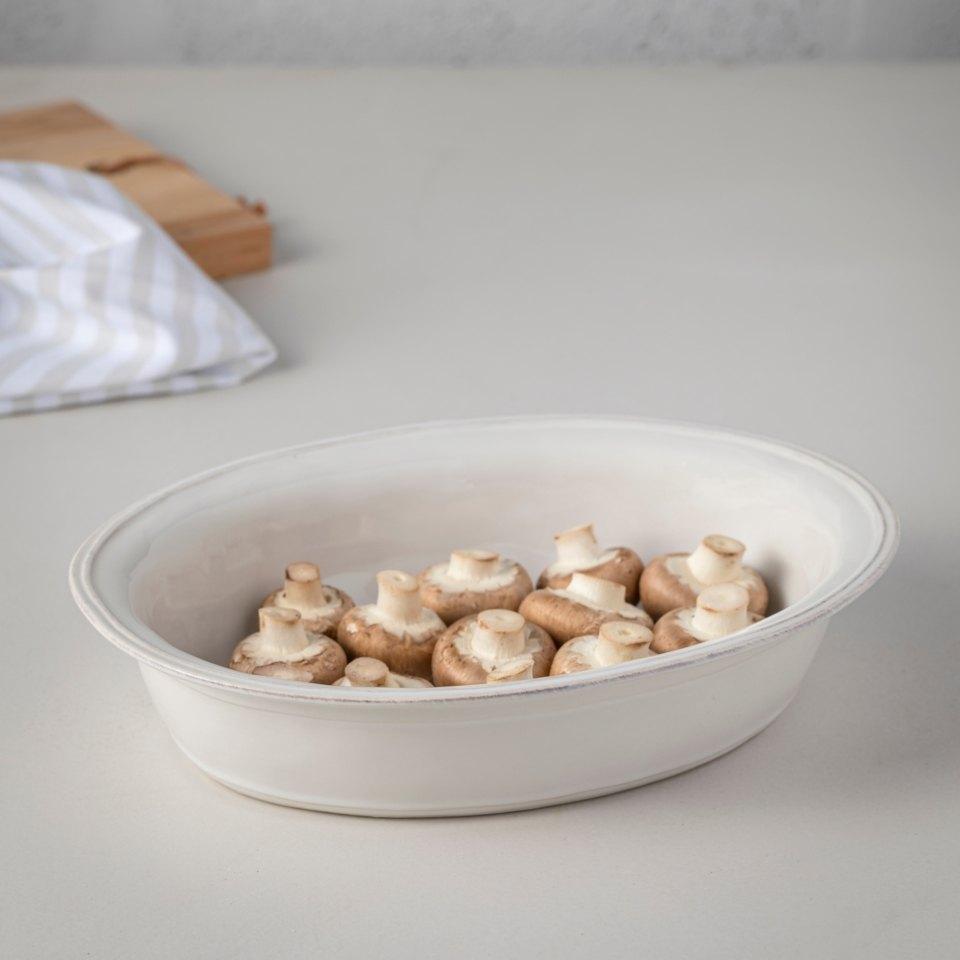 An image of Casafina Fontana 16in Oval Baker