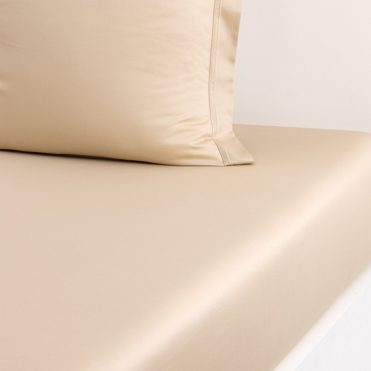 An image of Yves Delorme Triomphe Fitted Sheet