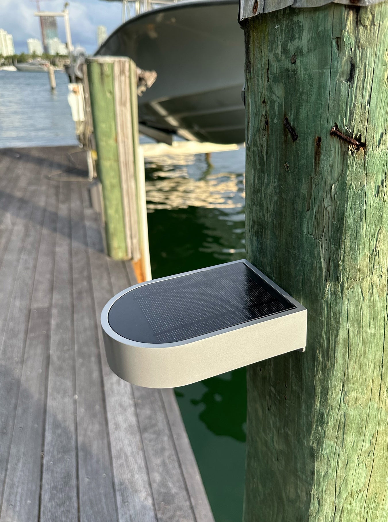 An image of Solzo Post Light